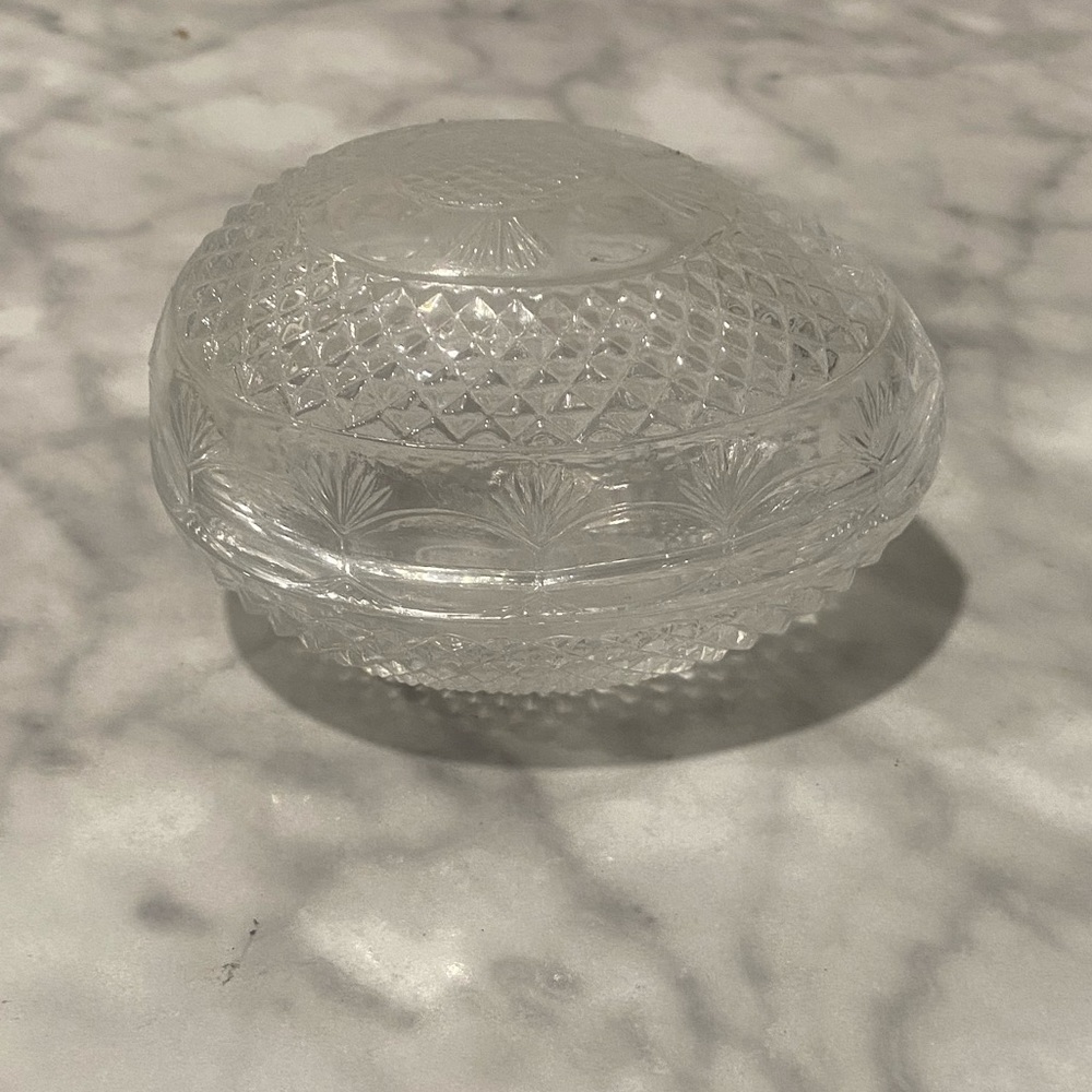Vintage Avon fostoria Mother’s Day crystal soap dish 1977